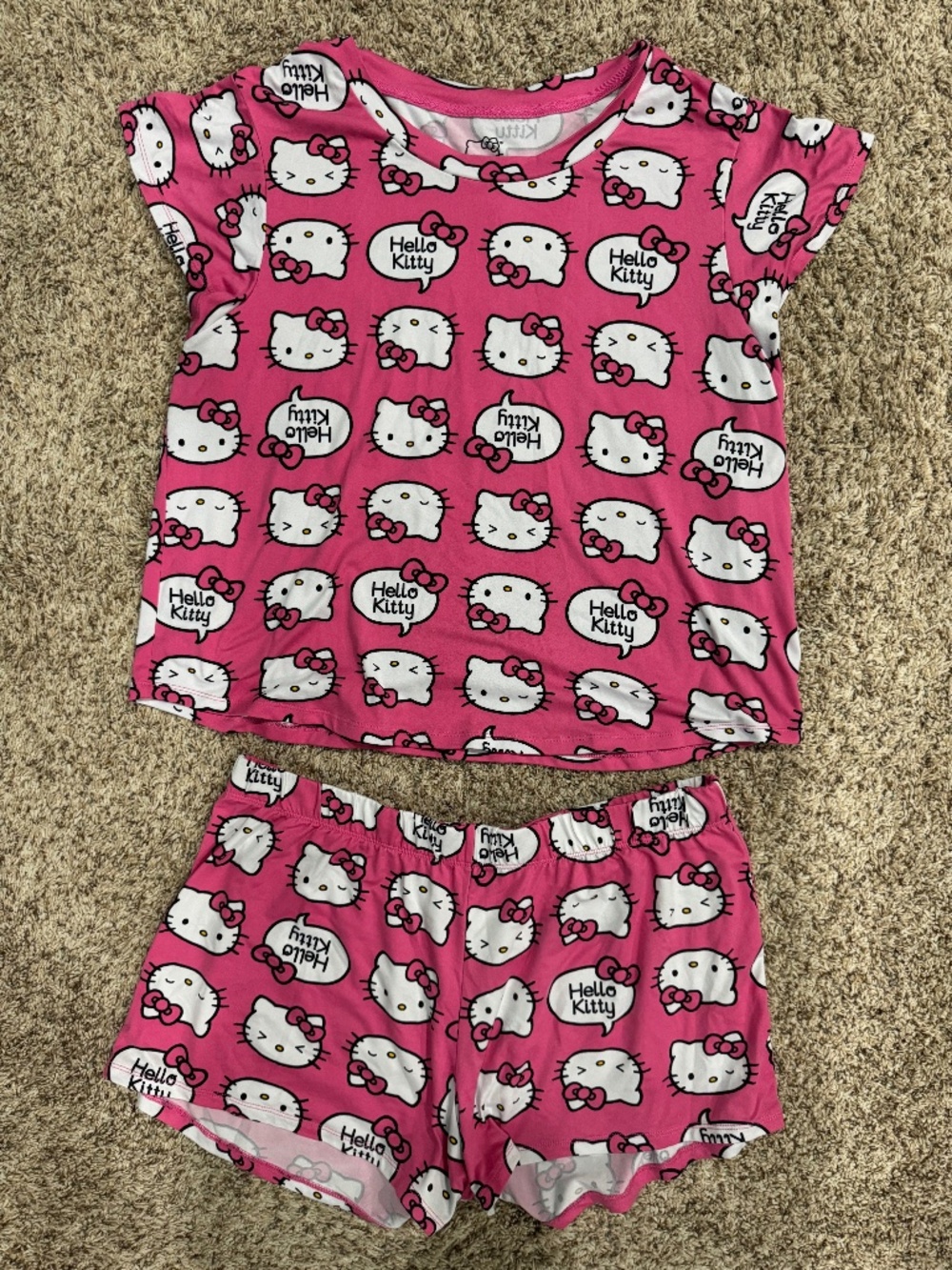 Hello Kitty short sleeve pajama set pink with white Hello Kitty size large